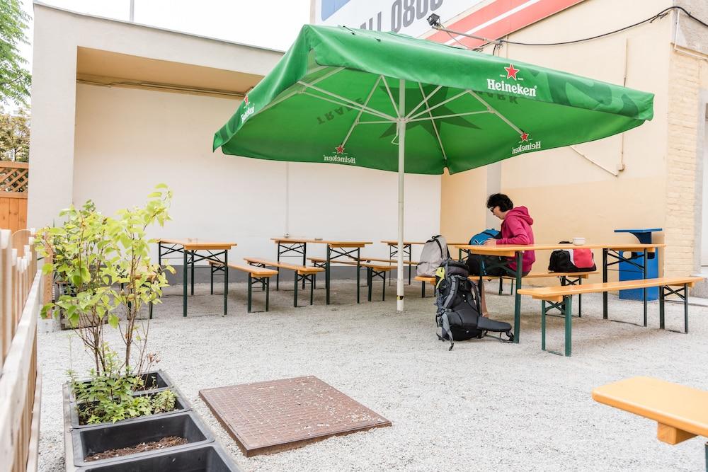 A&O Wien Stadthalle Ngoại thất bức ảnh