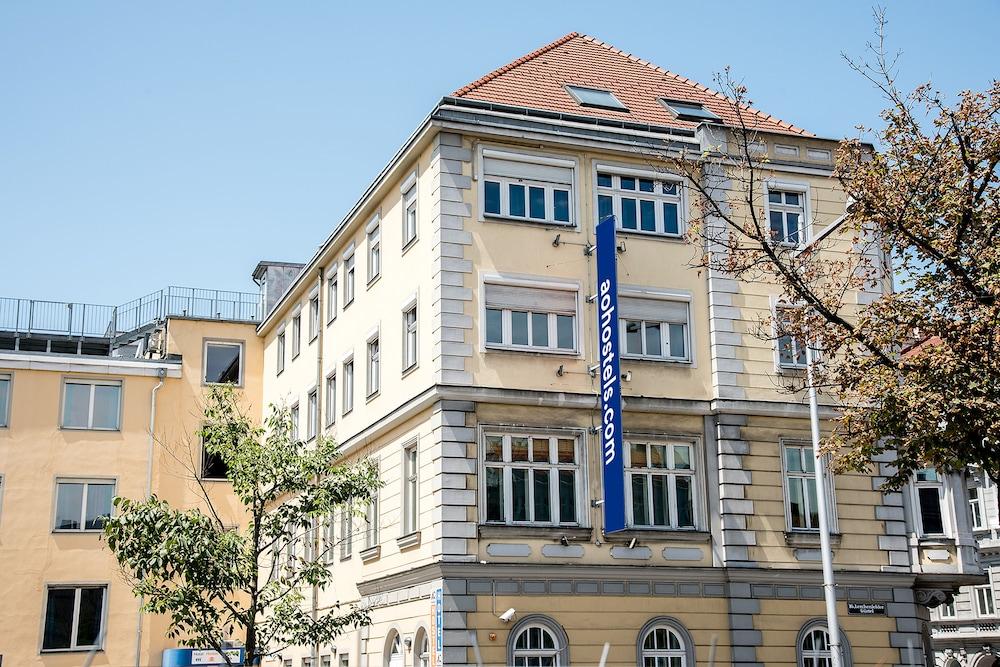A&O Wien Stadthalle Ngoại thất bức ảnh